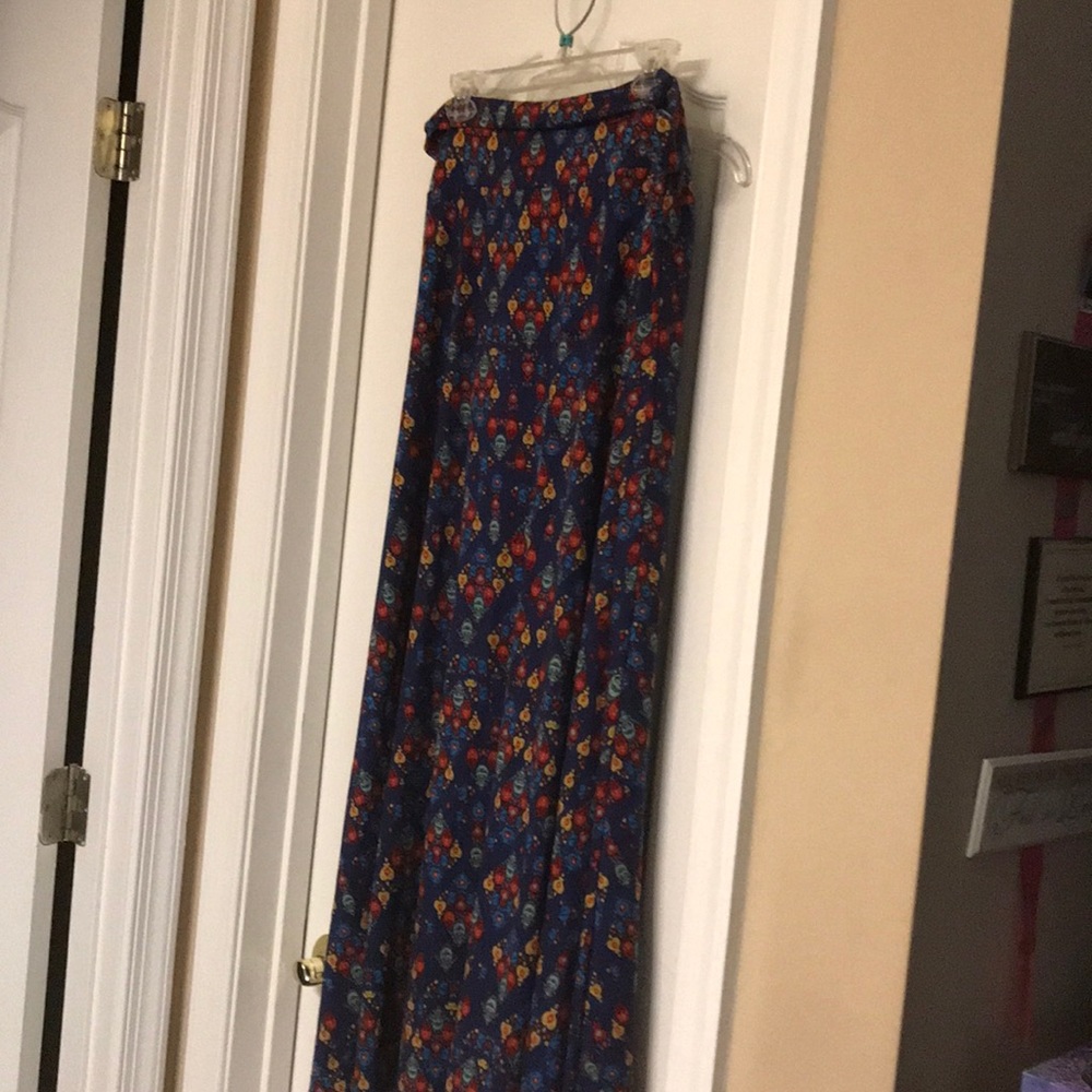 Lularoe Maxi. Pretty print on Navy. XL